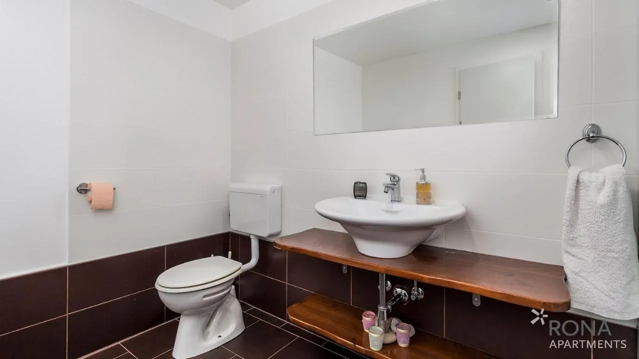 Rona Apartment Lara Lovran